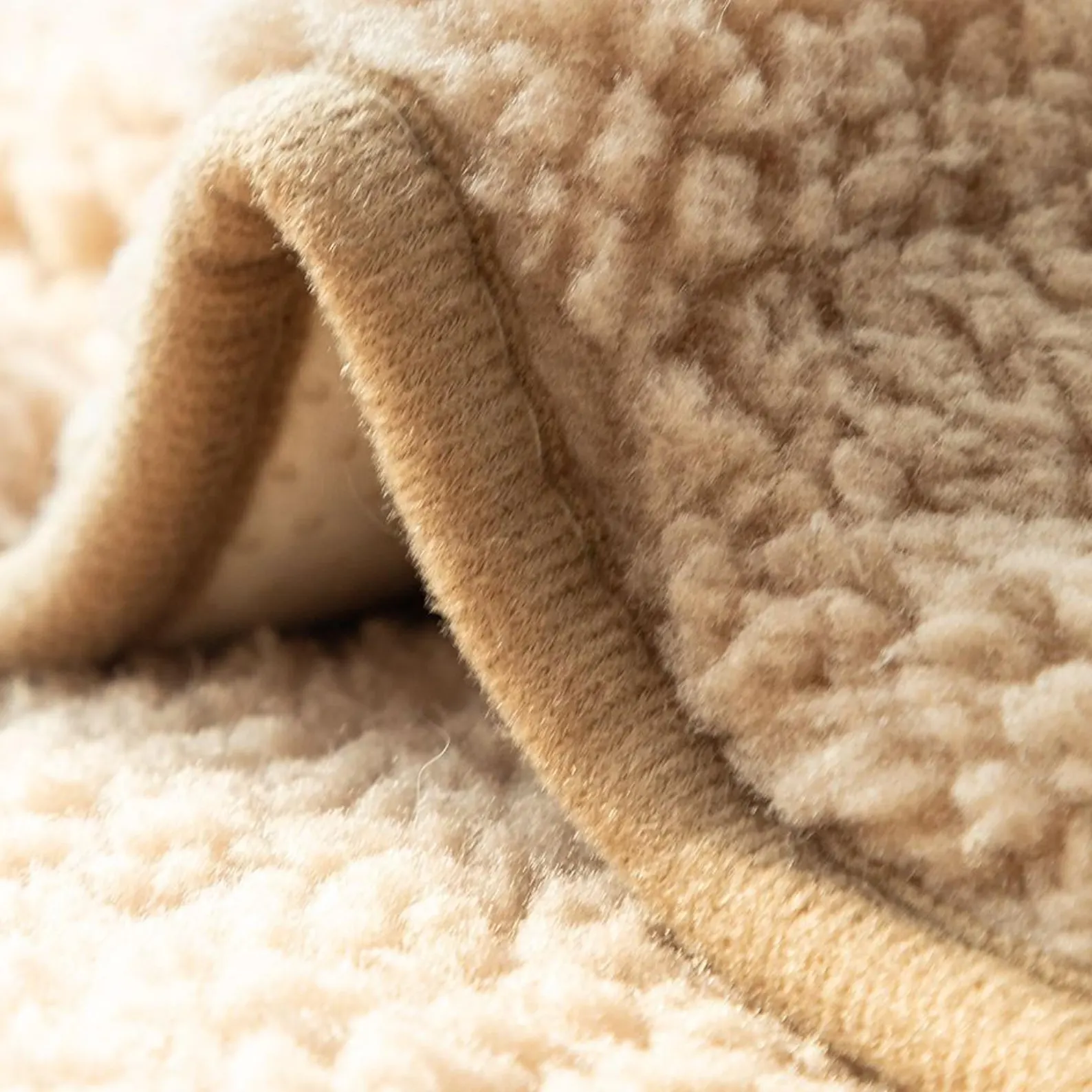Thick Plush Pet Sofa Cover: Anti-Slip Full Seat Protector
