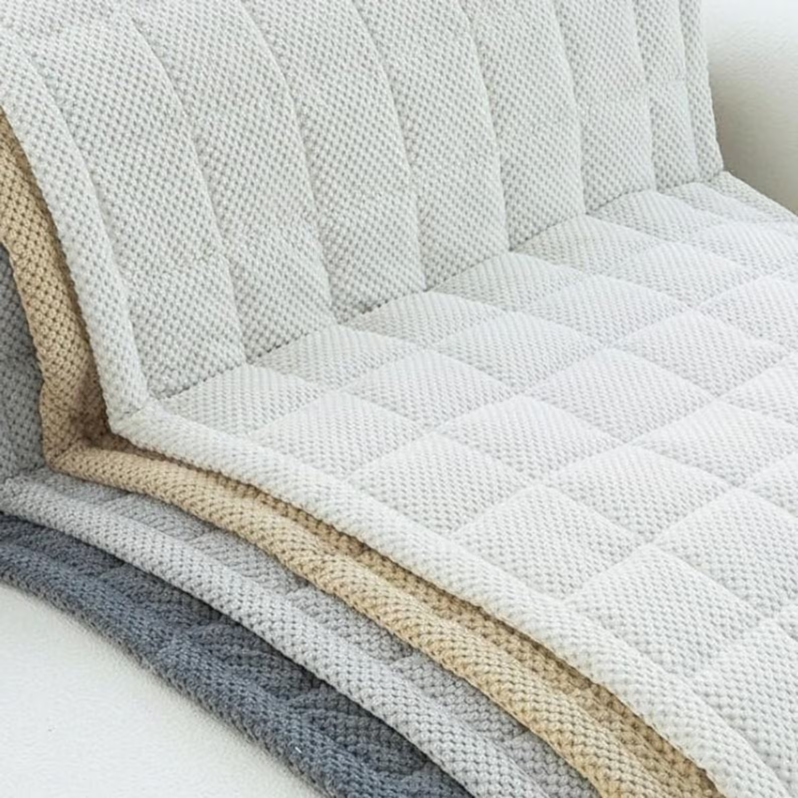 Pet Couch Sofa Cover: Stain-Resistant Plush Sofa Non-Slip Mat